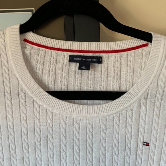 Tommy Hilfiger sweater, Size medium - Picture 2 of 2